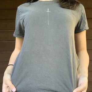 Gray tee